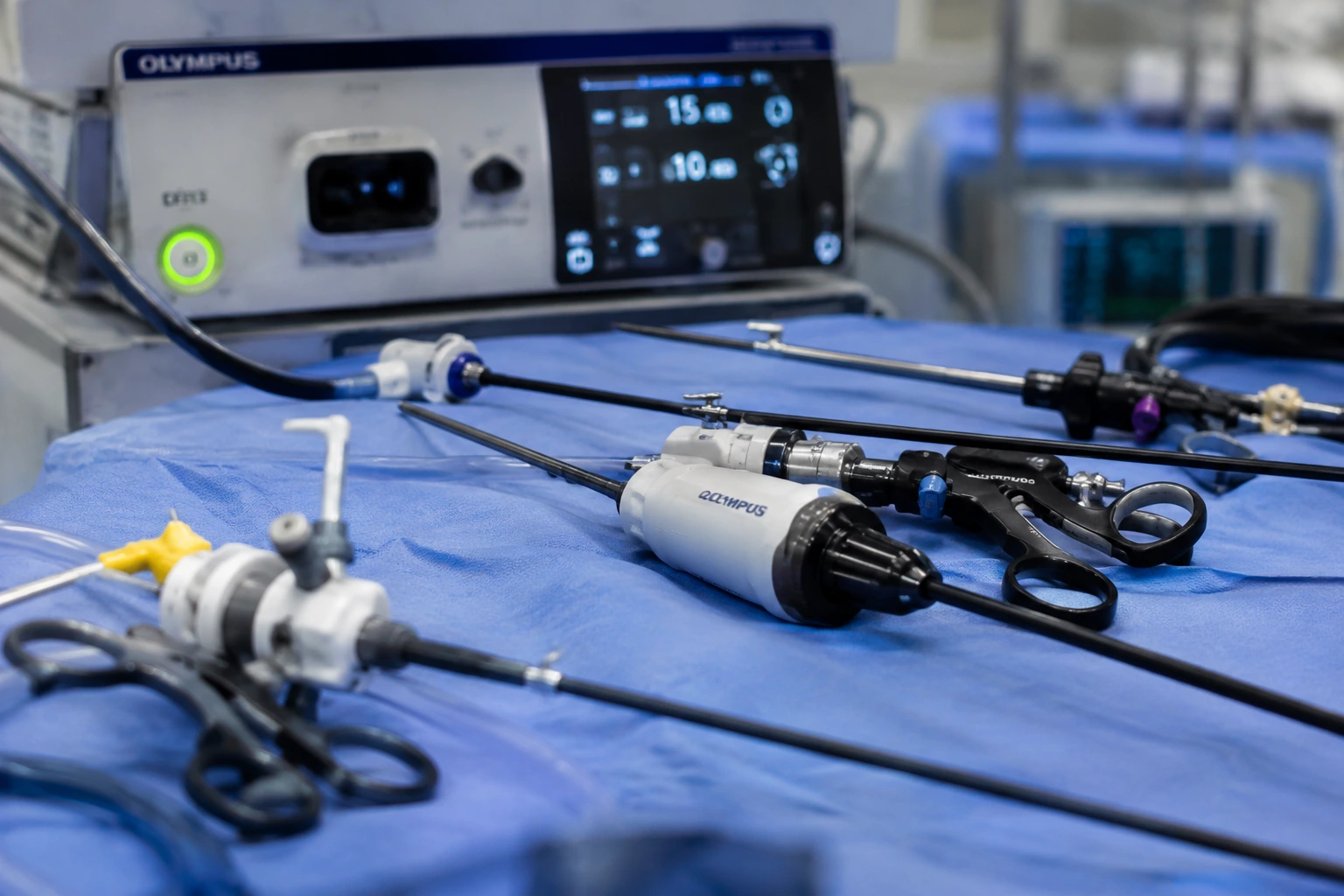 Chirurgie laparoscopică oncologică miniinvazivă — intervenție digestivă, endocrină și ginecologică